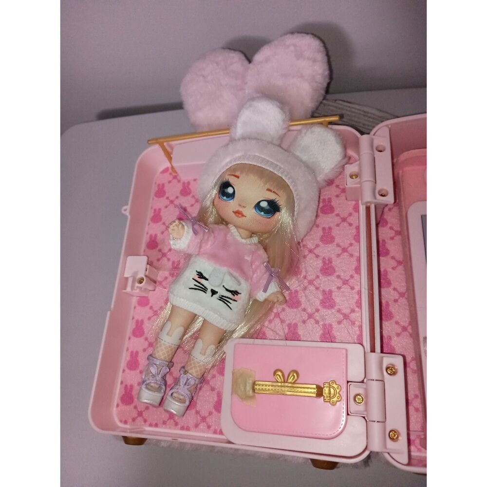 MGA: Na Na Na Surprise 3-in-1 Backpack Bedroom Pink Bunny Playset/Audrey/2 Dolls - Picture 4 of 11